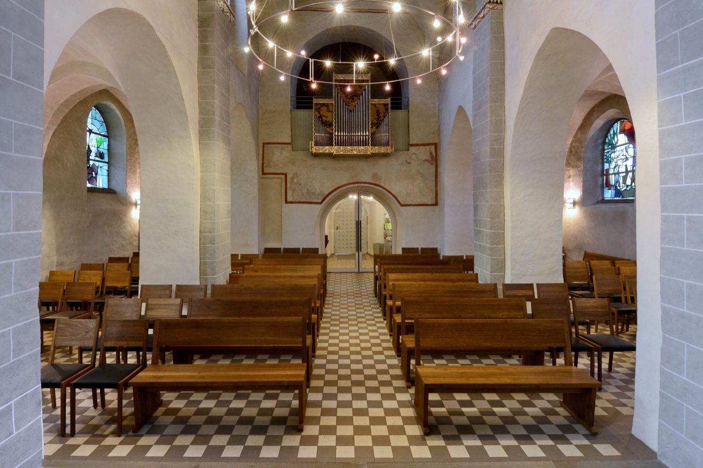 Stühle & Kirchenbänke