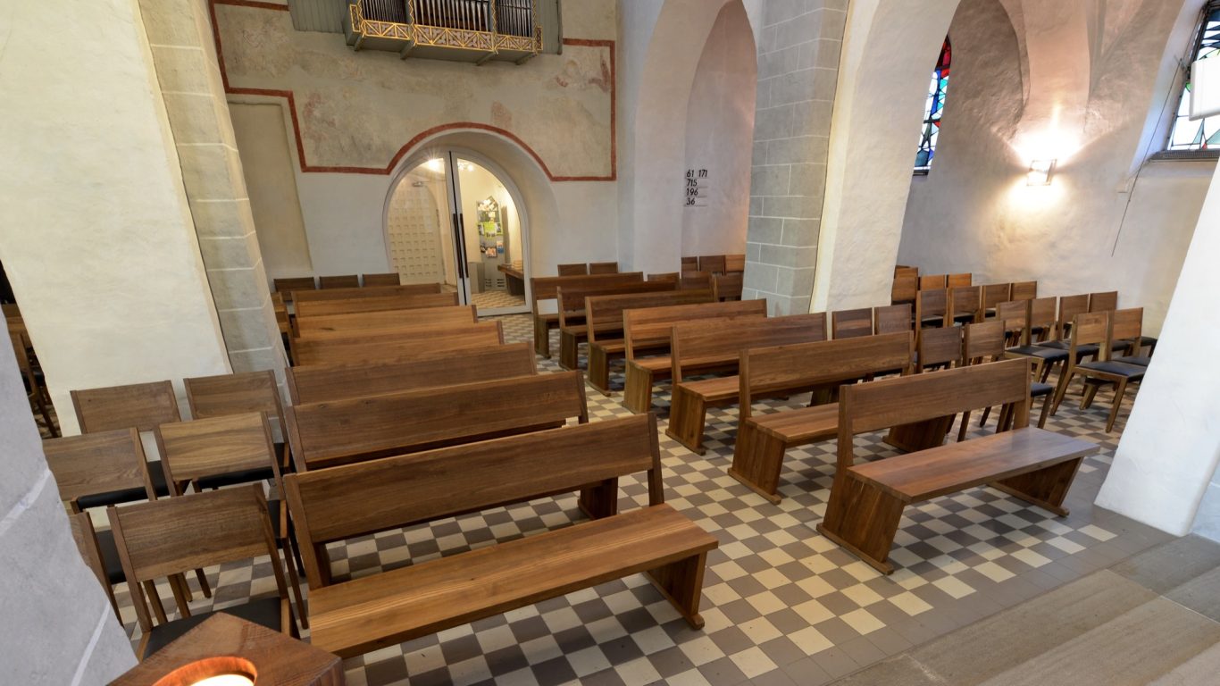 Kirchenbänke Räuchereiche II