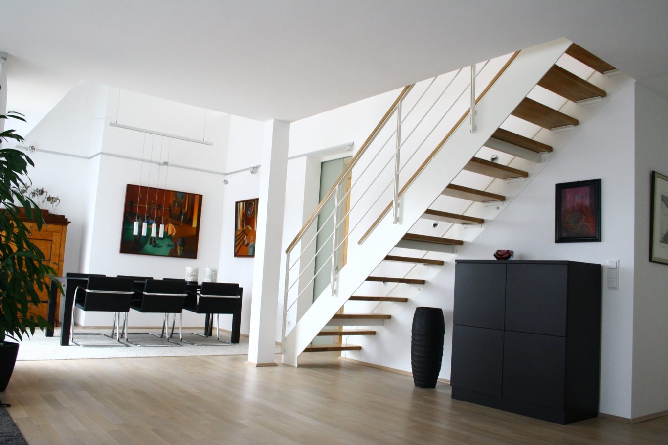 Stahltreppe mit Eichenstufen