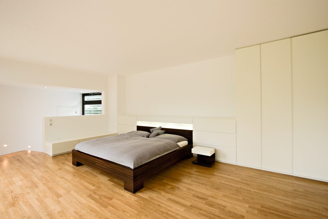 Bett Makassar & Kleiderschrank