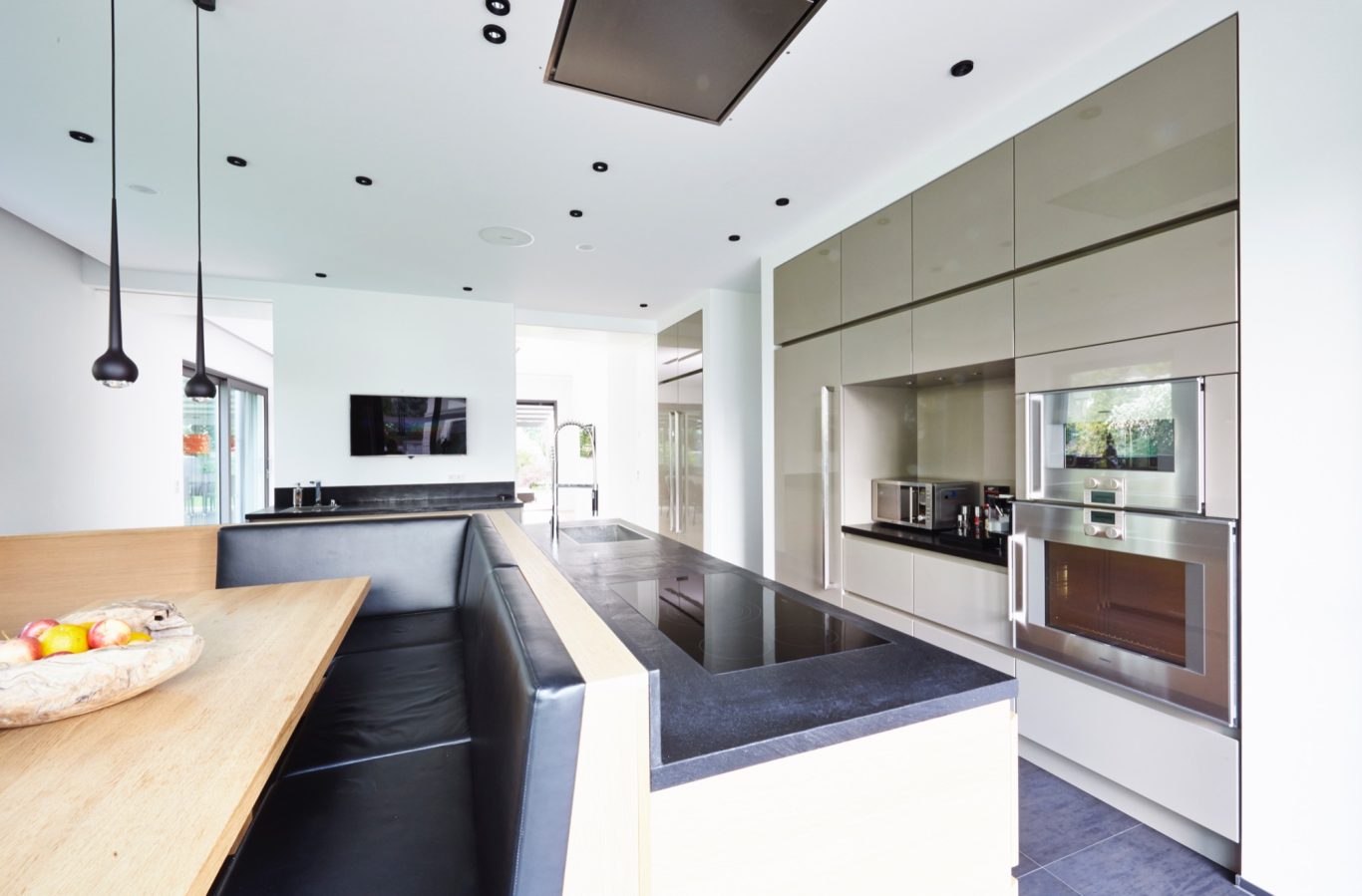 Küche mit integr. Sitzgruppe