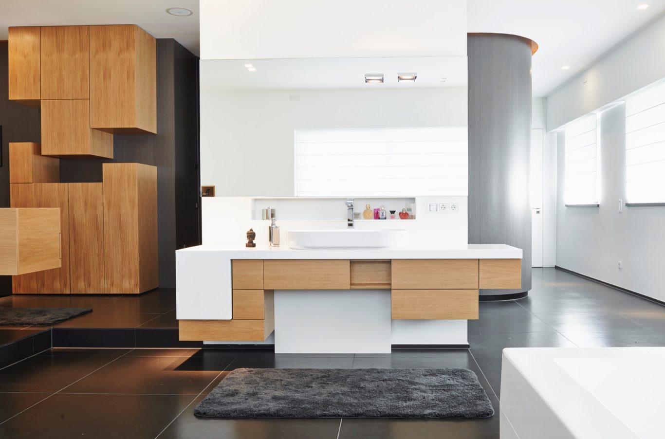 Geometrisches Badmöbel